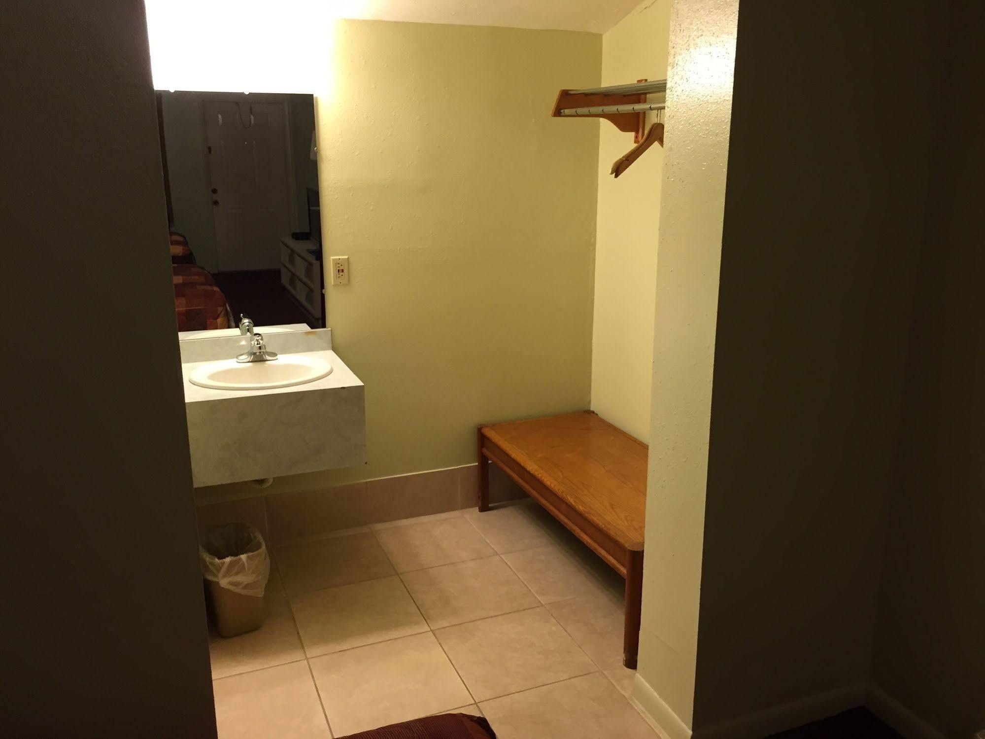 Sebring Inn Экстерьер фото