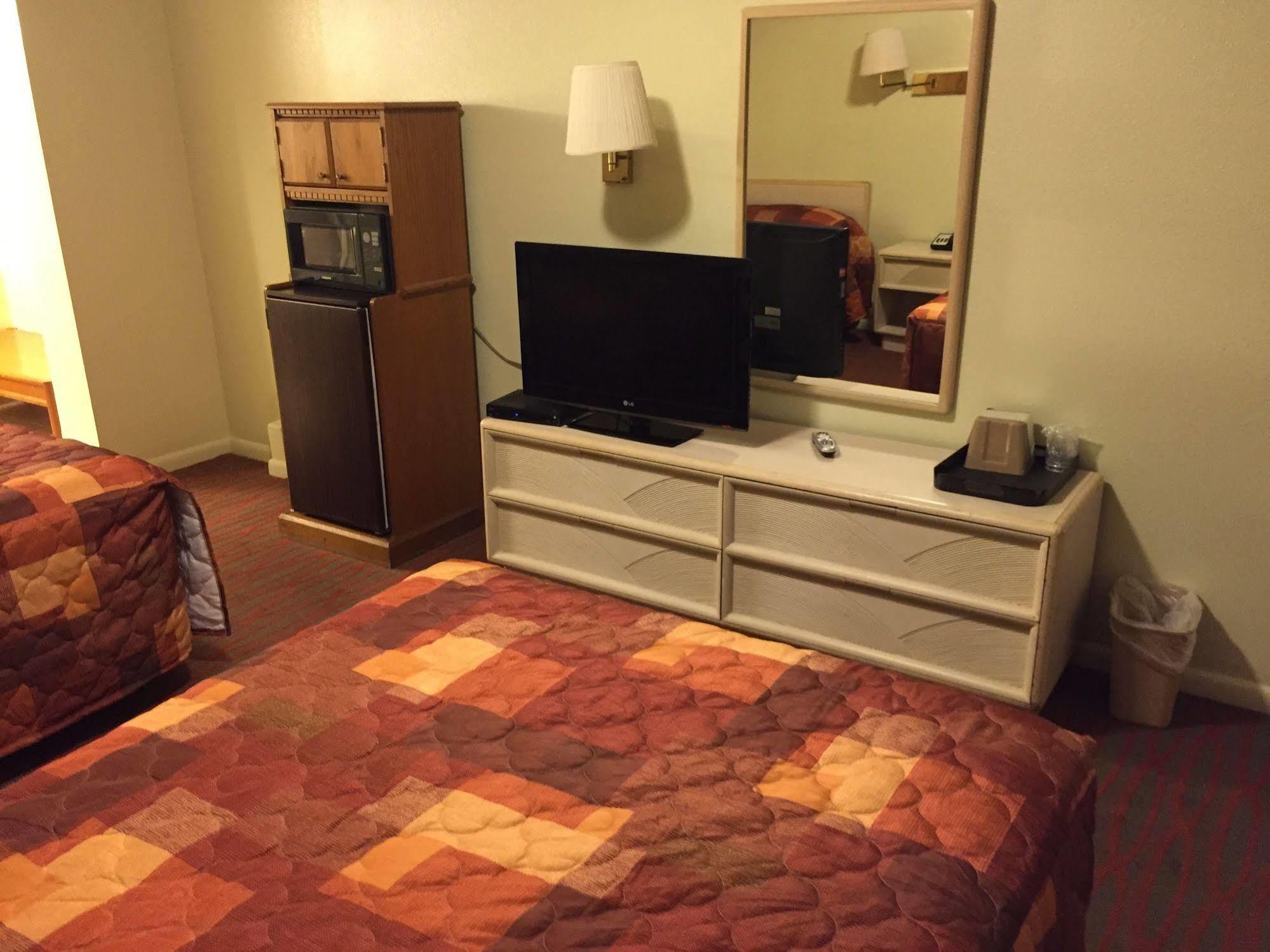 Sebring Inn Экстерьер фото