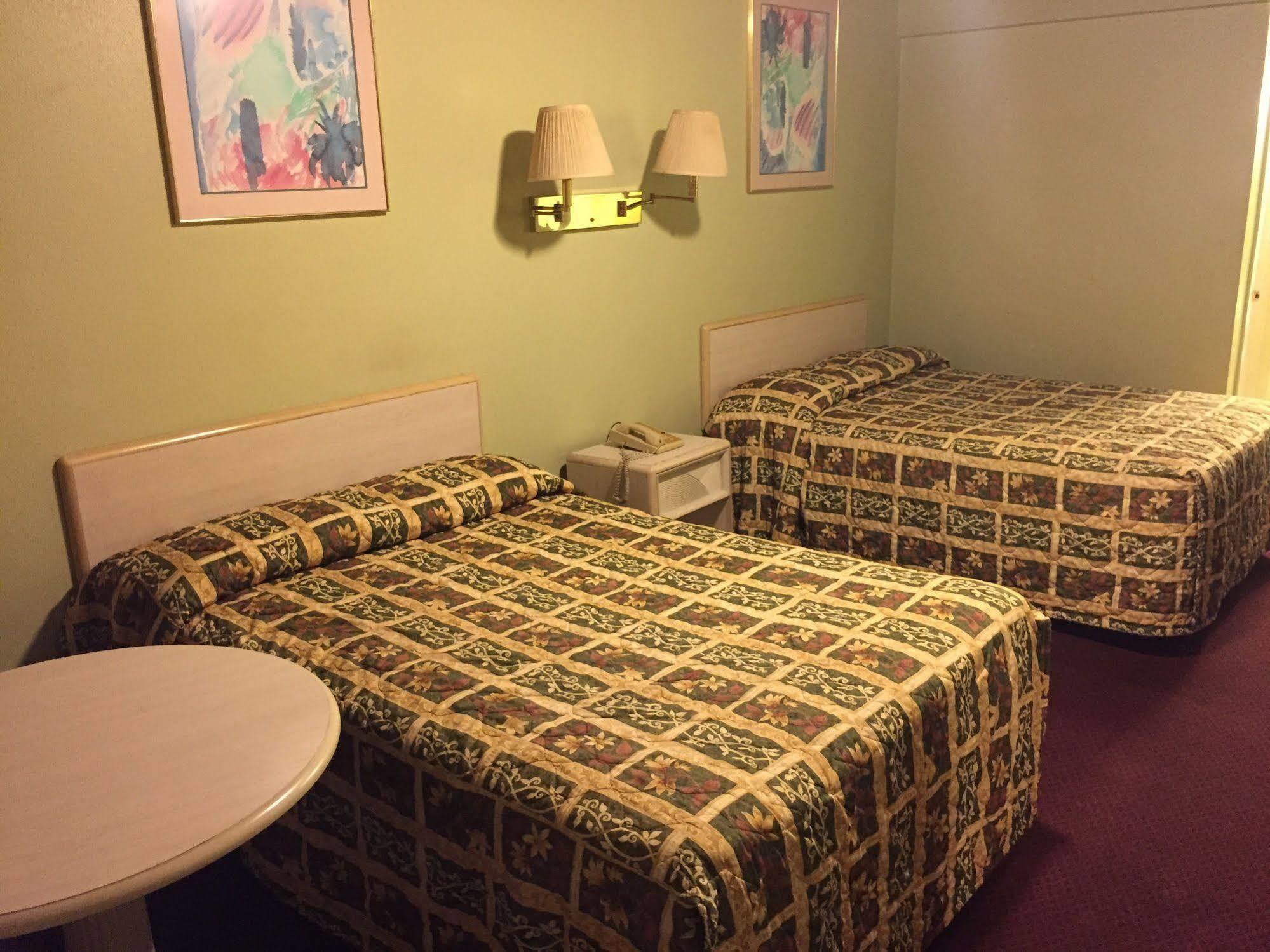 Sebring Inn Экстерьер фото